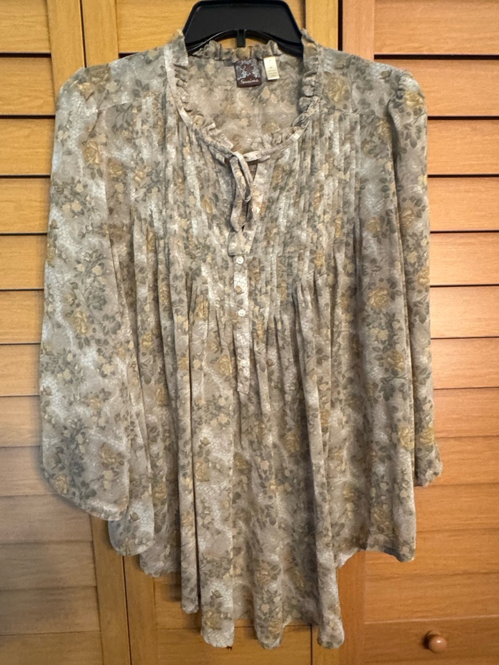 Susina Floral Sheer Ruffle Blouse in Beige, Green & Gold Size XL, Peasant top